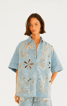 Load image into Gallery viewer, CAMISA JEANS FUNDO DO MAR
