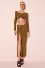 Load image into Gallery viewer, BLUSA CROPPED + SAIA LONGA GOTAS DOURADO SET
