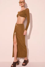 Load image into Gallery viewer, BLUSA CROPPED + SAIA LONGA GOTAS DOURADO SET
