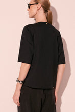 Load image into Gallery viewer, CAMISETA MANGA CURTA ESTELAR PRETO
